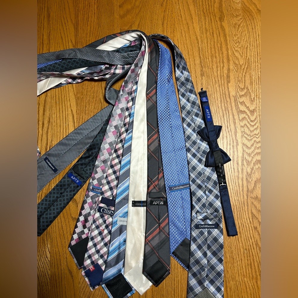Lot of 9 Mens Ties and 1 Bow Tie - Picture 2 of 2